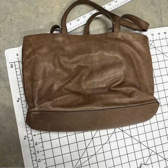 Frye The Melissa Bag Taupe distressed leather bag - Picture 5 of 7